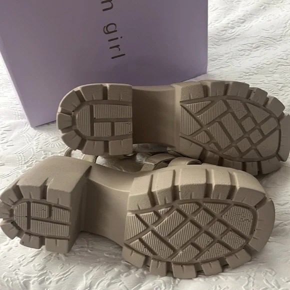 Madden Girl Cream Chunky Platform Sandals - Picture 3 of 3